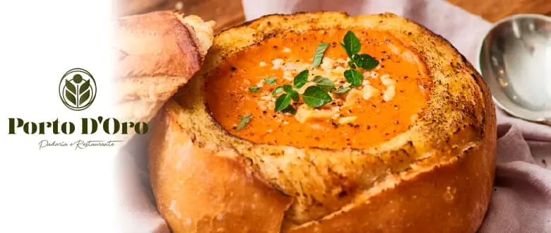 Gramado. Sopa no Pão do Porto D'oro com 11 Sabores Diferentes: Imagem da Sopa de Milho com Bacon;