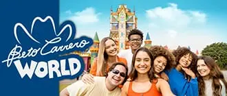 Selfie em frente ao Castelo do parque Beto Carrero World - Desconto do Tchê Ofertas.