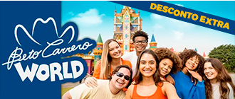 Selfie em frente ao Castelo do parque Beto Carrero World - Desconto do Tchê Ofertas.